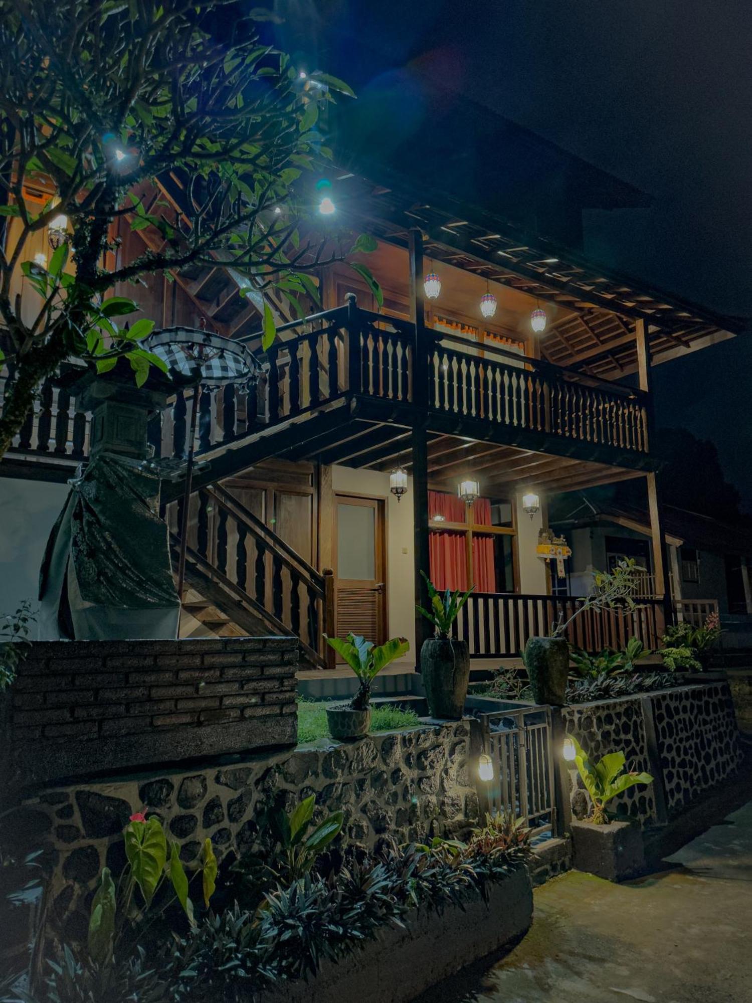 Gasthaus Munduk Tjeraki House Exterior foto