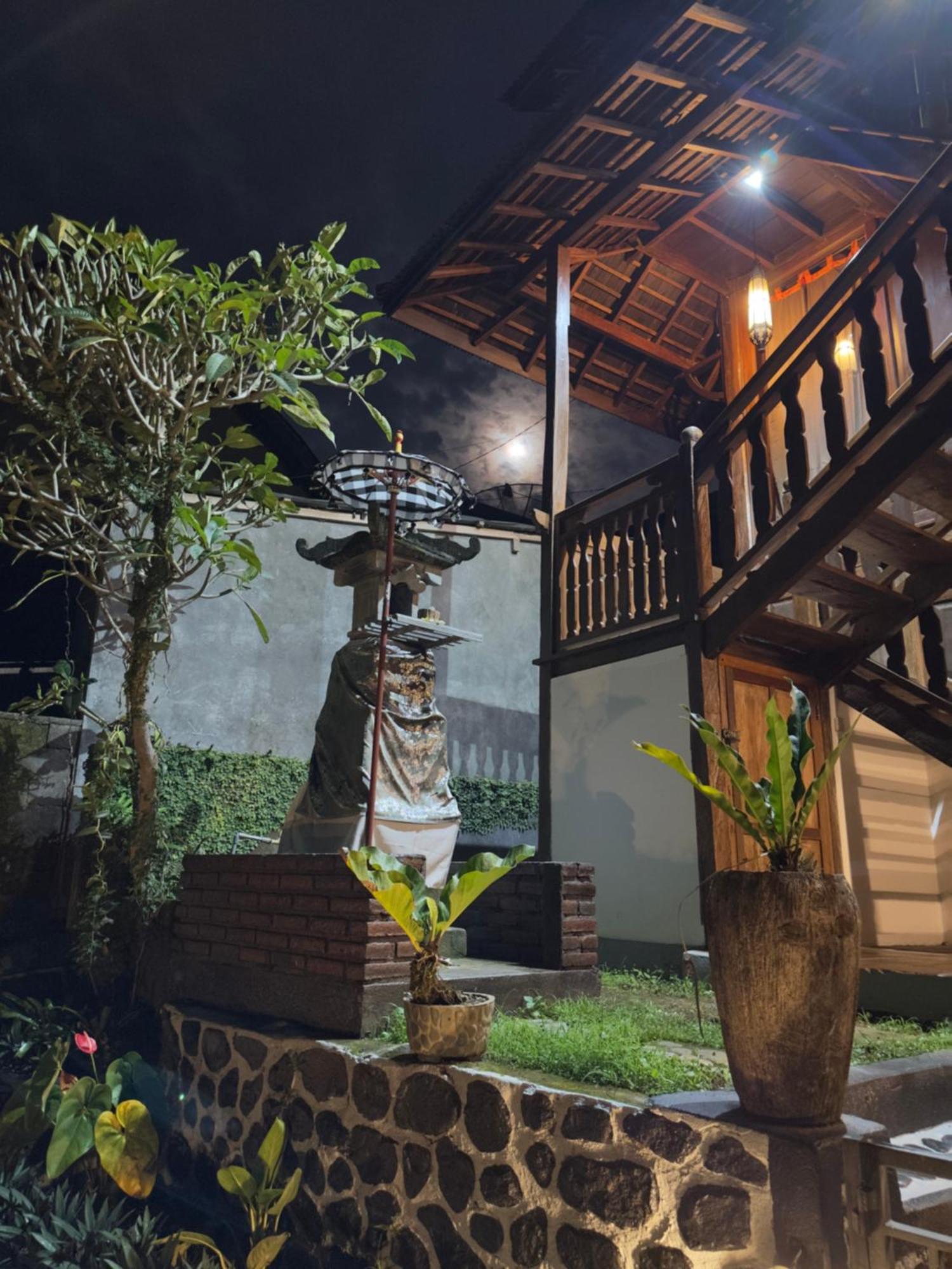 Gasthaus Munduk Tjeraki House Exterior foto